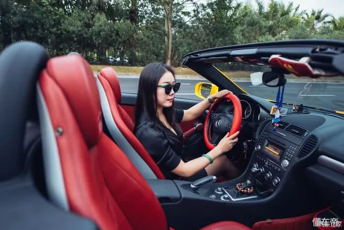 奔驰slk200硬顶敞篷哪个颜色好看,奔驰slk200敞篷版值得买吗