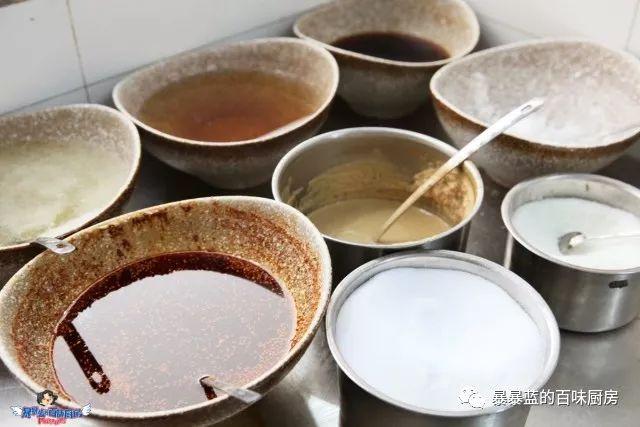 这家店用六星级面粉做凉皮配东北鸡架爆好吃,一般人还不让加盟…