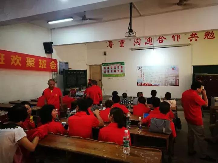 茅市附中岭上的铁塔/周小波