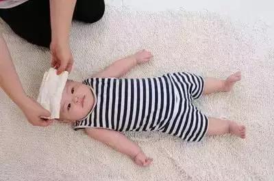 宝宝生病吃活蝌蚪、用厚被子捂，你是治病还是害命