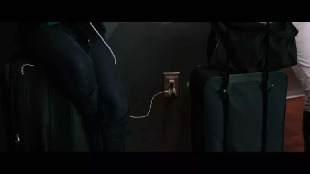 看完这个视频你还敢这样用手机吗,看完这部电影你还敢玩手机吗