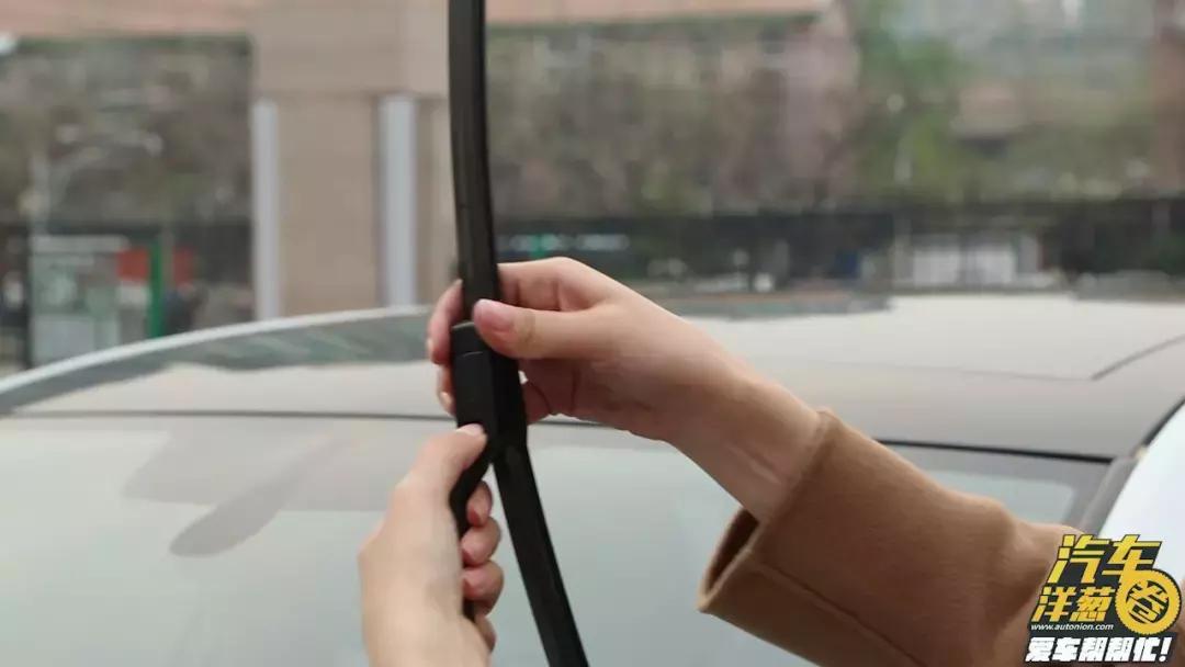 汽车雨刷怎么动手洗干净,雨刷不灵敏怎么修理