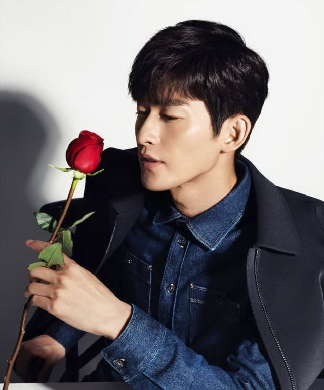 尴尬而不失礼貌的微笑下车！张翰搞笑上错车，鱼塘霸主人设崩塌？