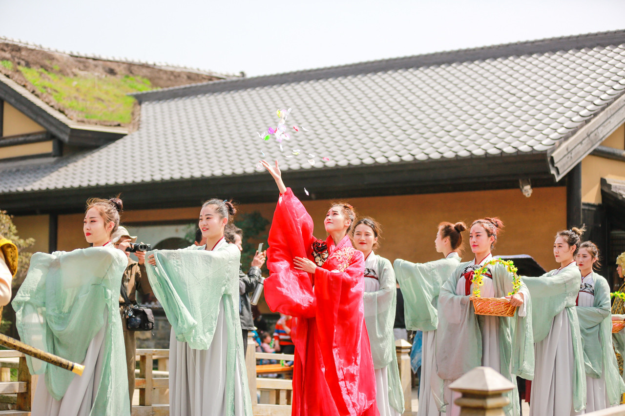 三月的拈花湾樱花烂漫,烟花三月桃花
