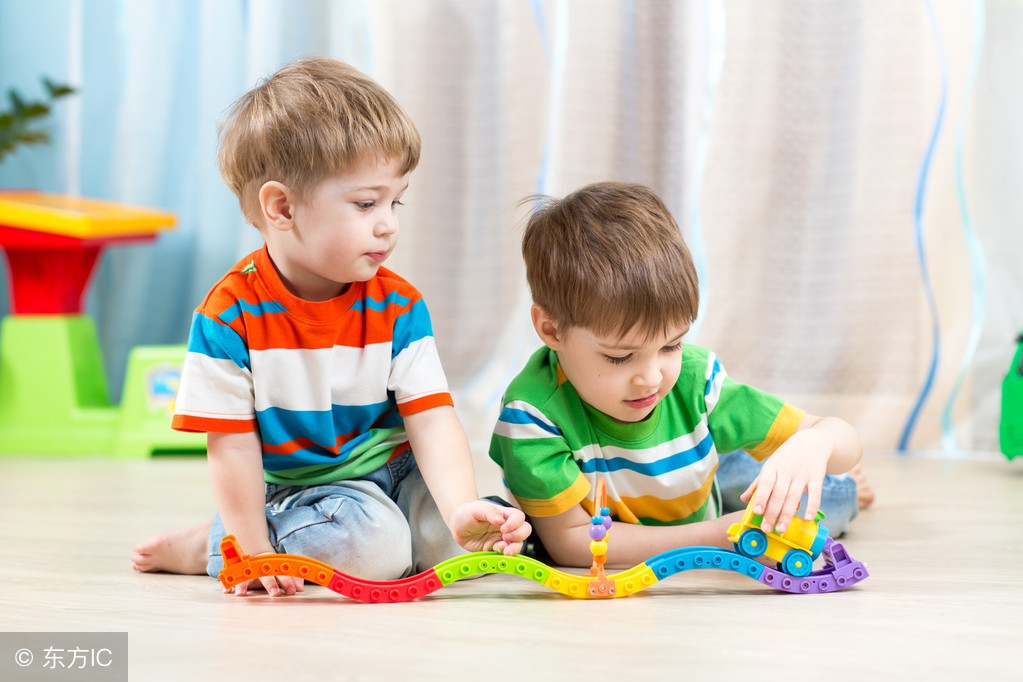 嗯哼收拾玩具不用妈妈帮如何培养孩子自理能力呢？