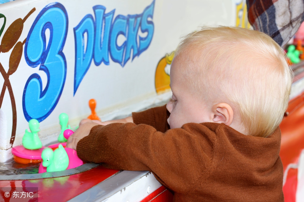 嗯哼收拾玩具不用妈妈帮如何培养孩子自理能力呢？