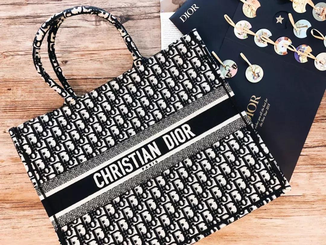 今年的大牌包包哪些最好看,今年大牌新款包包