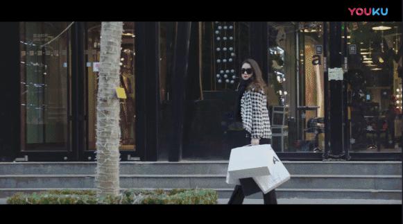 不管是LV还是VL,只要靠自己努力买的，就是可贵的！