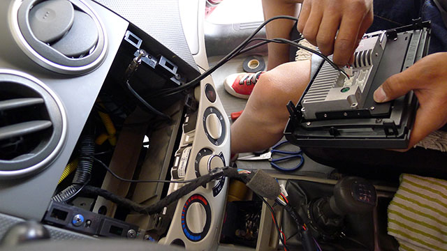 自来水老客户雪佛兰乐风更换车载导航与升级汽车音响!昆明静丰