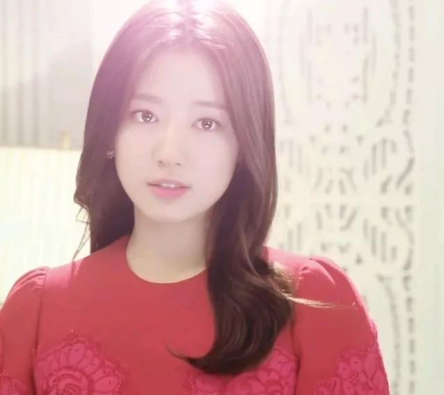 头大脸大适合什么发型女士,脸大的人适合什么样的发型