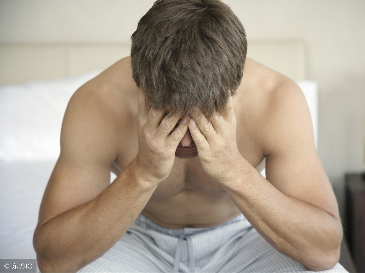 脱发严重是什么原因呢怎么解决,严重脱发什么原因