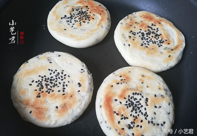 吃了我做的烧饼家人都不爱吃馒头了,皮酥瓤软,第二天吃也不硬