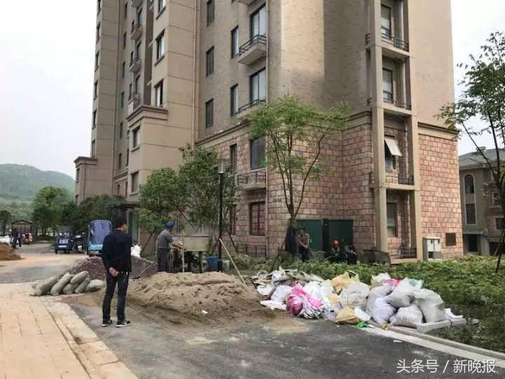 这招狠！学生沉迷玩手机，这所学校一到晚上就……