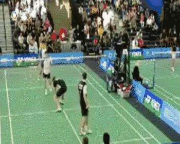 「蓝姐说球」为什么网前要举拍？万一撞上狗屎运了呢~