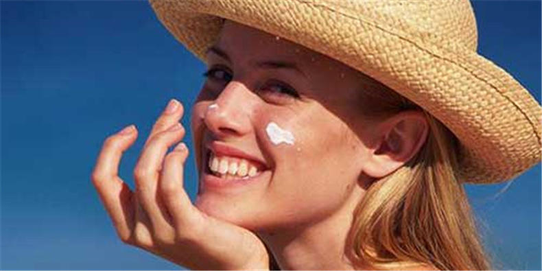 夏天只涂防晒霜的正确步骤,夏天涂防晒霜的正确方法