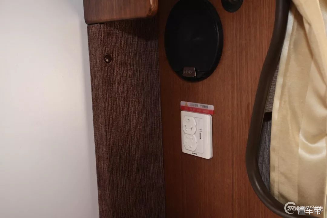 进口100万大额头c型豪华房车,豪华的六座六卧c级房车