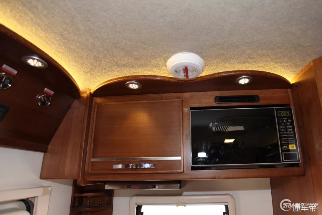 进口100万大额头c型豪华房车,豪华的六座六卧c级房车