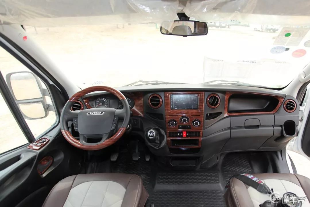 进口100万大额头c型豪华房车,豪华的六座六卧c级房车