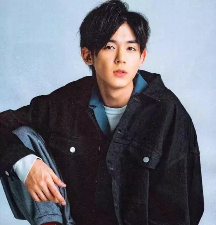 纯白oversizet怎么搭,oversize内搭男女通穿