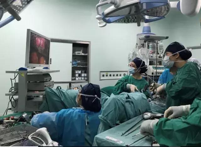 女性跑步后有点出血怎么治,女子夜跑后休克倒地原因为何