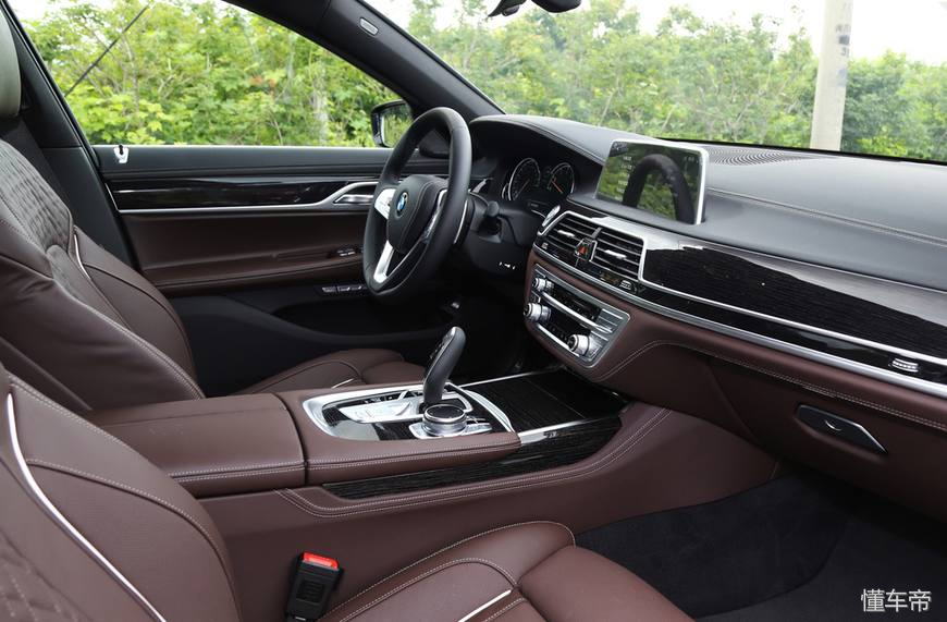 推荐奥迪A8不喜欢，朋友百万提宝马740，宝马真的比奥迪好？