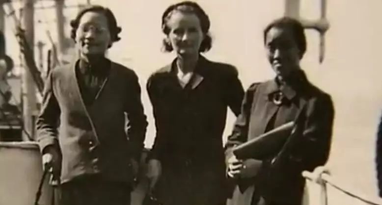 面对产科医生不许结婚生子的无理规定，她说：那我就一辈子不嫁！