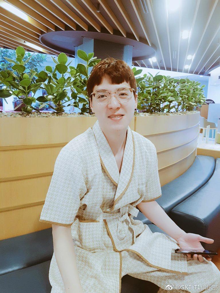 skt三连胜faker却进入离队倒计时,skt全员庆祝faker