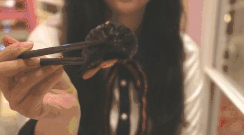 长沙老板也太“黑心”了！这么黑的食物也给我吃！