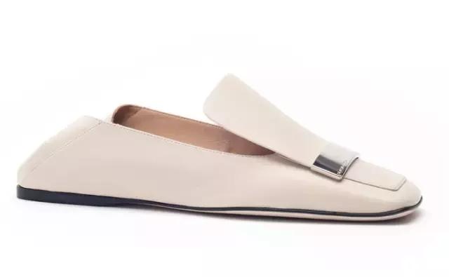 零高度的时髦早春平底鞋,想要穿得时髦又不刻意