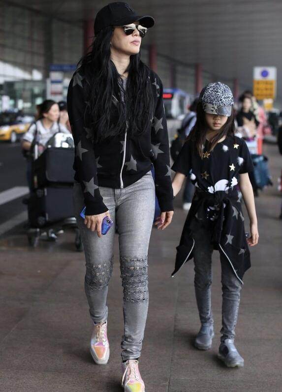 钟丽缇和女儿穿公主装视频,钟丽缇女儿考拉14岁近照