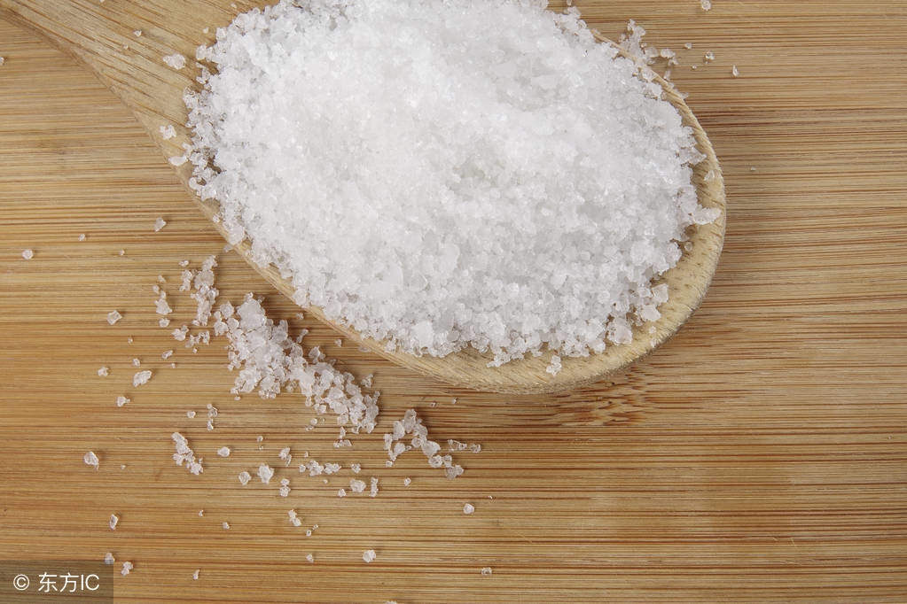 食盐洗脸后发红,食盐可以洗脸吗有好处吗