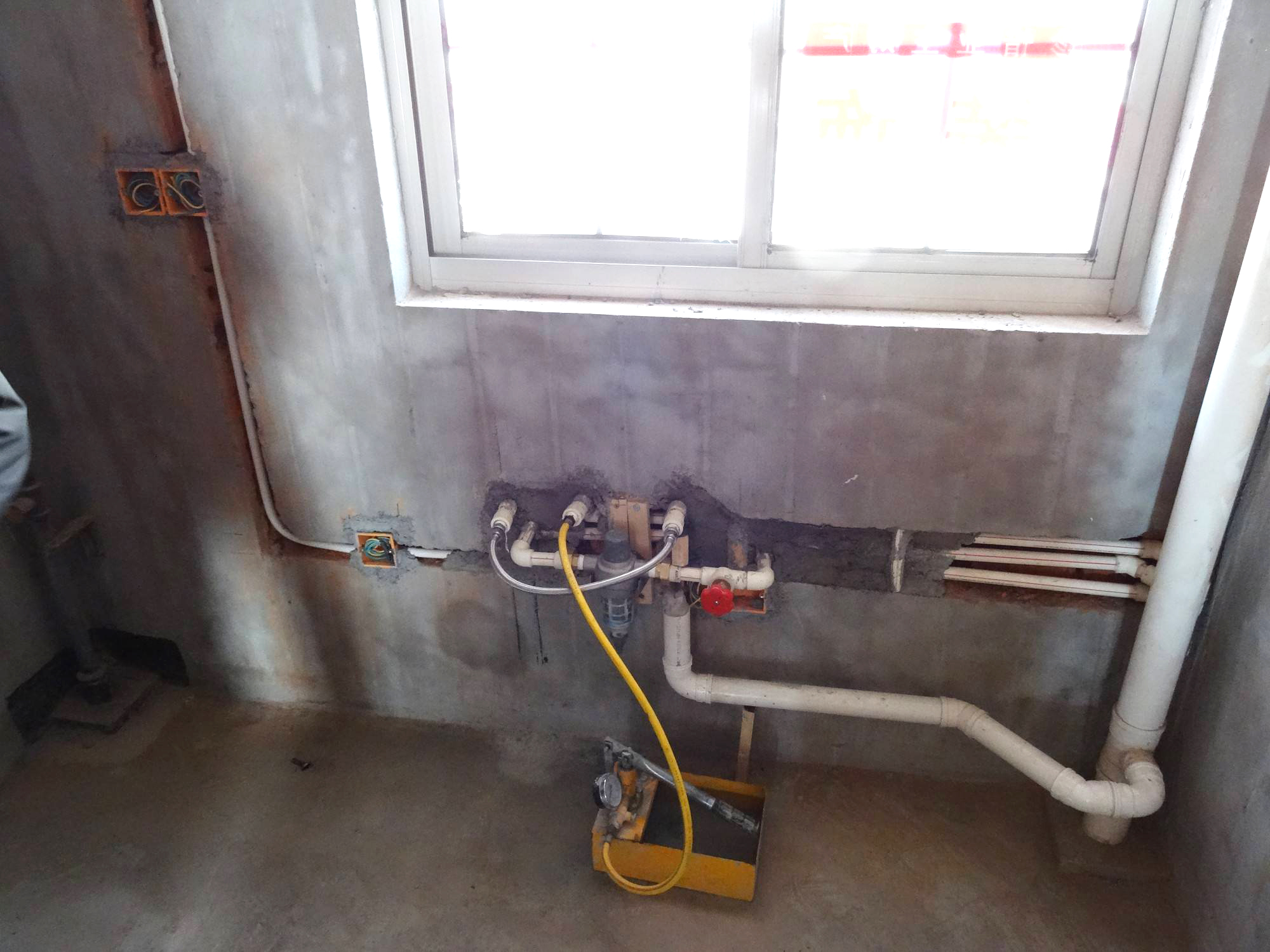 厨房有必要安防水盖板吗,新装修厨房有必要贴防水贴纸吗