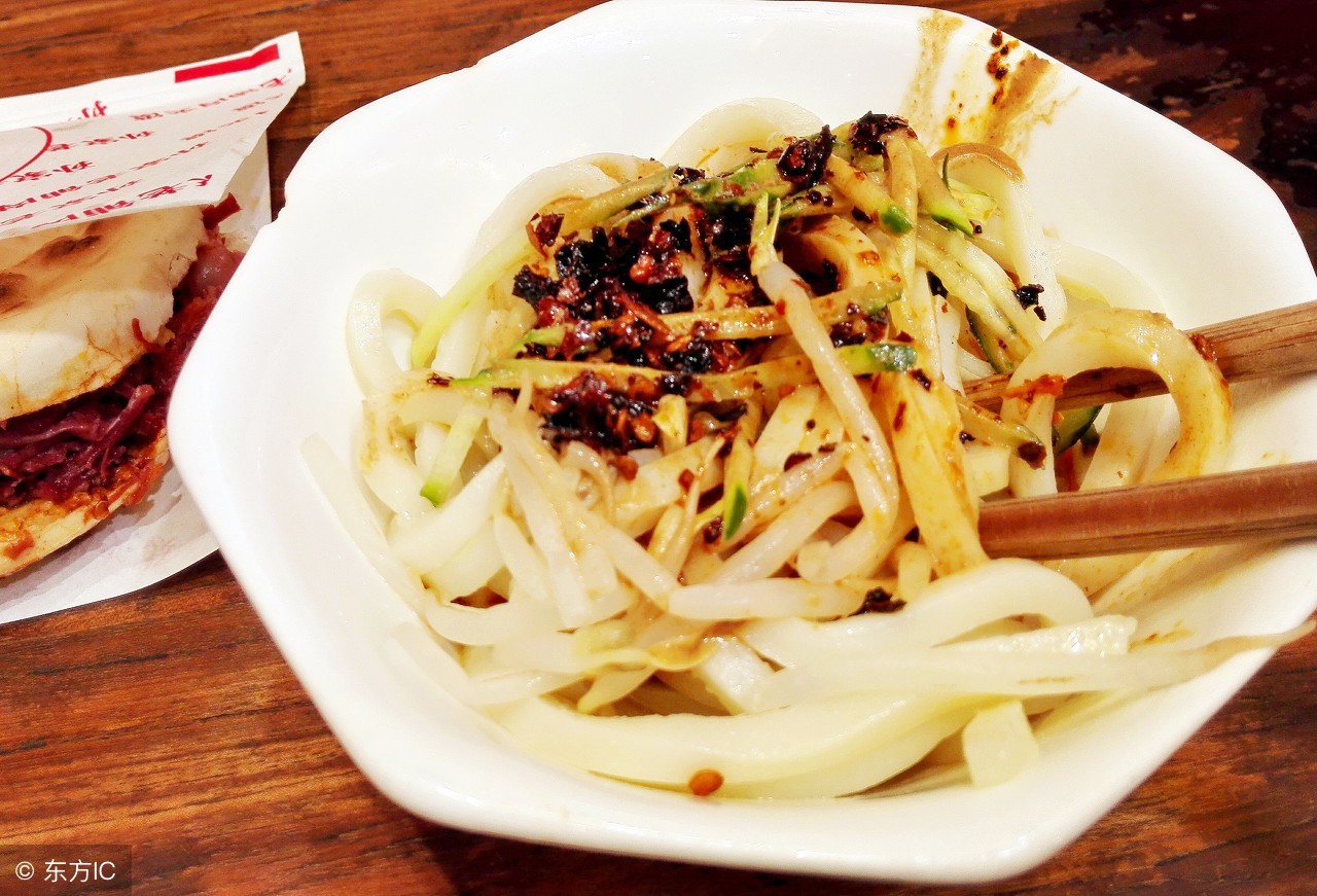 凉皮如何做好吃又简单又好看,做凉皮简单又好吃的方法