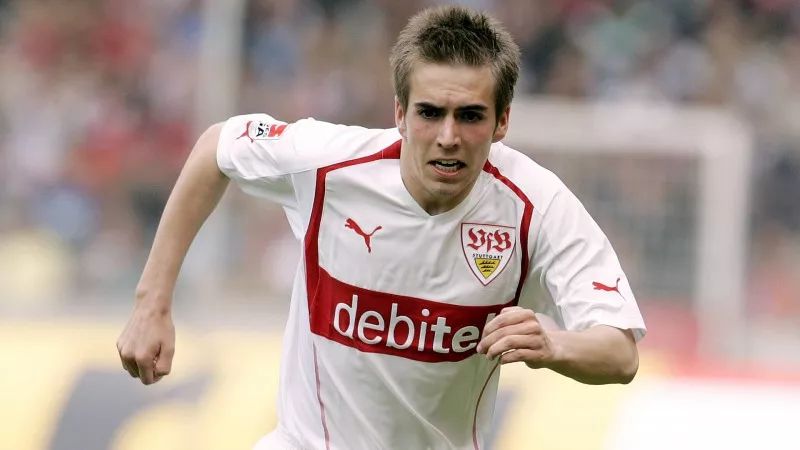 这位1米7的巨人已离开绿茵场上快1年了，你还记得吗？