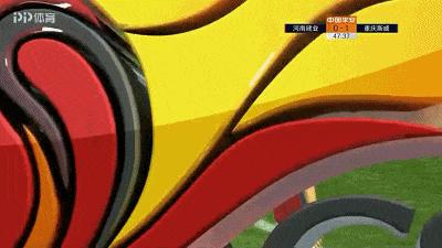 犯规还有理了！30岁悍将背后铲人送点，竟还理直气壮的指着裁判骂