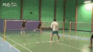 动图演示羽毛球混双技术提升技巧，男女搭配，打球不累！