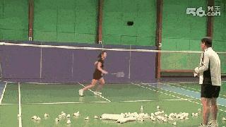 动图演示羽毛球混双技术提升技巧，男女搭配，打球不累！