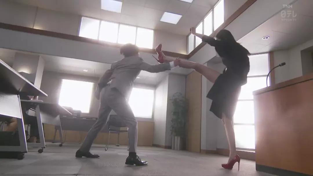 这双大长腿我要承包了！这一次菜菜绪比恶女更可怕