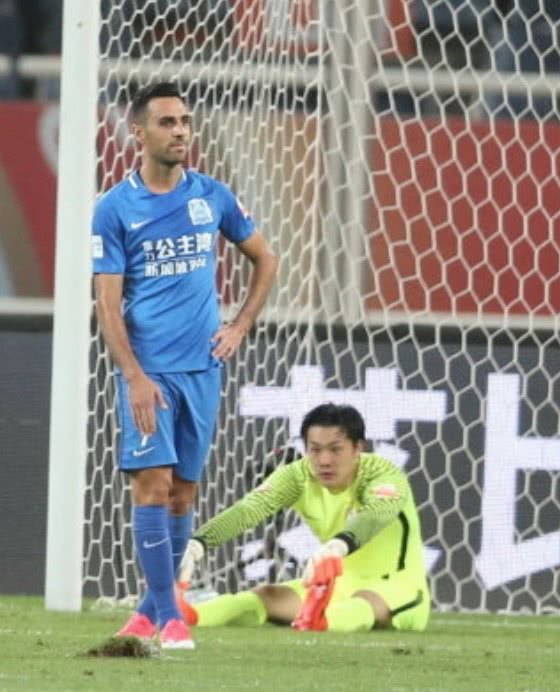 踢飞点球必遭重创,富力4比2扎哈维