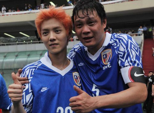 鹿晗加盟曼联足球,鹿晗在足球领域的影响力如何