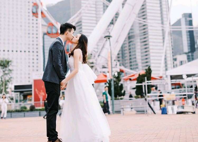 拆散一对恋人的最好方法,帮亲不帮理的人好不好