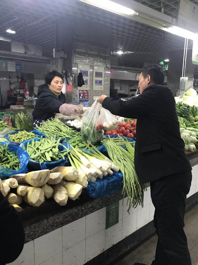 苏州“买菜哥”登上《欢乐中国人》为“家人”买菜20年绕地球半圈