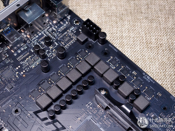 Zen+启动！船新组合RyzenR72700X+华硕ROGX470F—RGB开箱