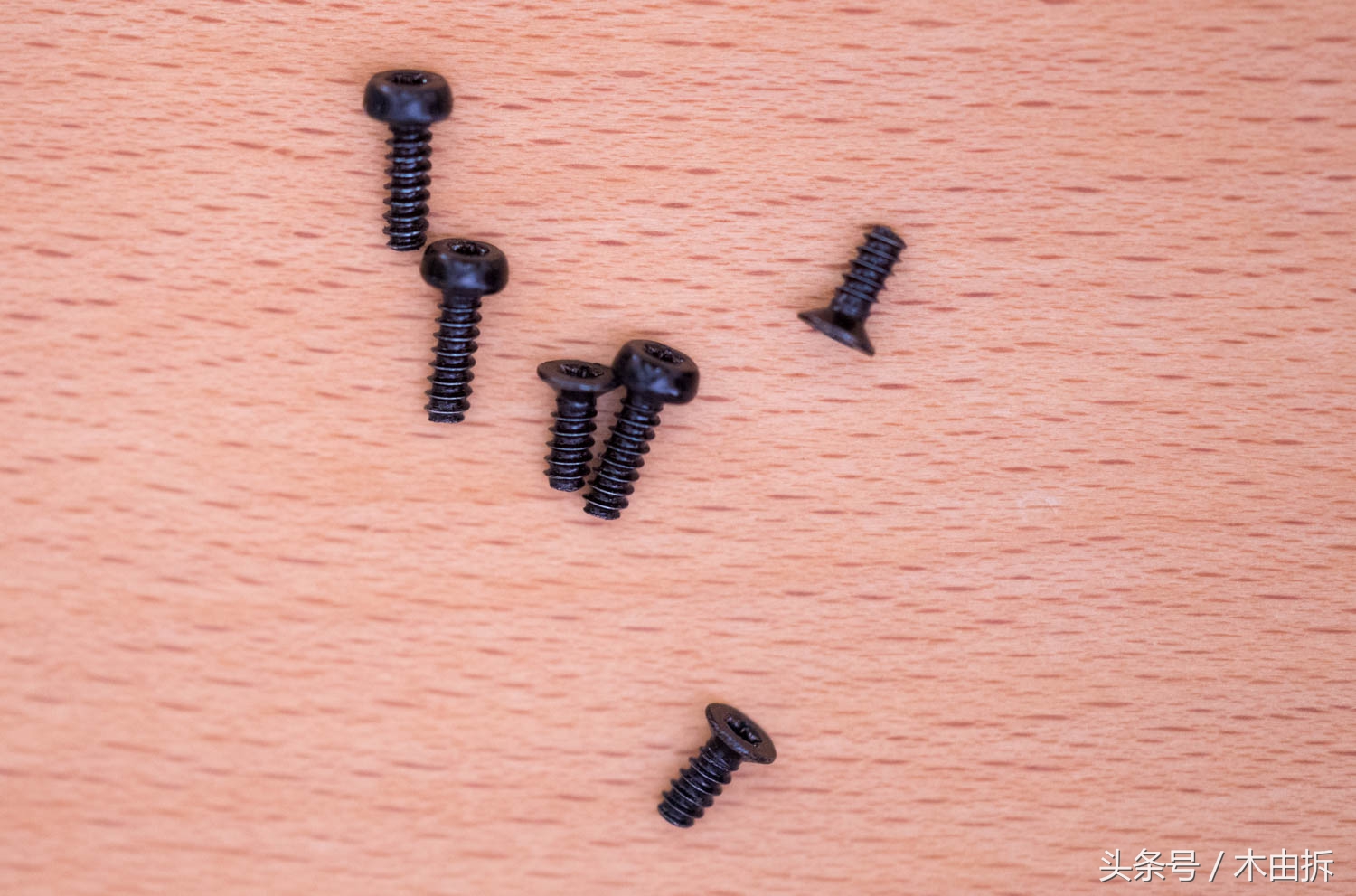 199元小米便携式电动剃须刀拆解