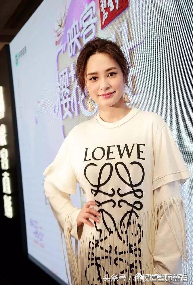 周冬雨庆典着装,周冬雨杨紫红装