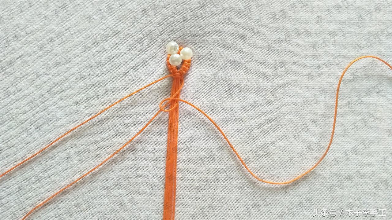 红绳编手链教程简单好看,用一根细红绳编简单手链
