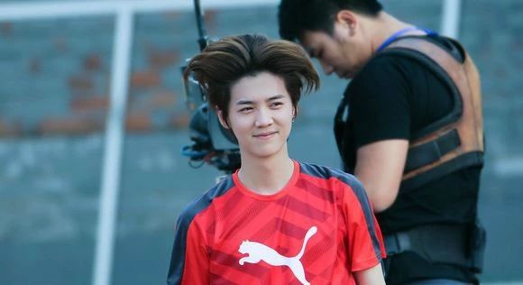 被足球圈口诛笔伐！你们凭什么这样对鹿晗？！