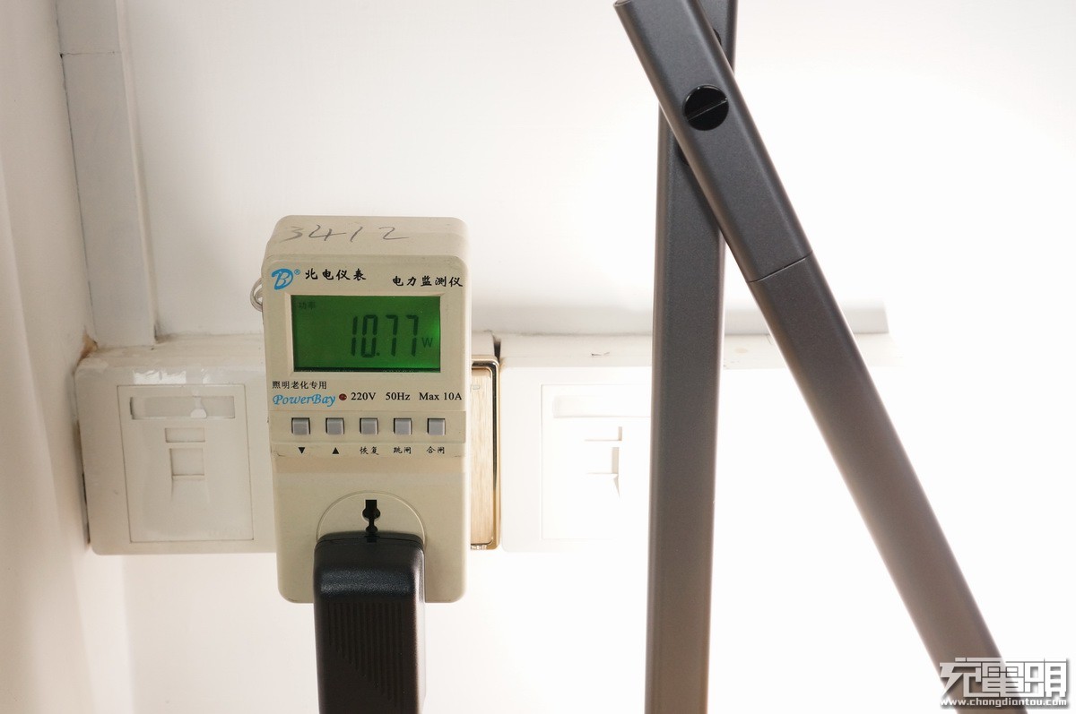 摩米士无线充电台灯,摩米士momax10000