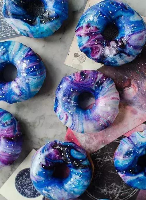 一沙一宇宙一叶一菩提,一花一世界一沙一天堂下句