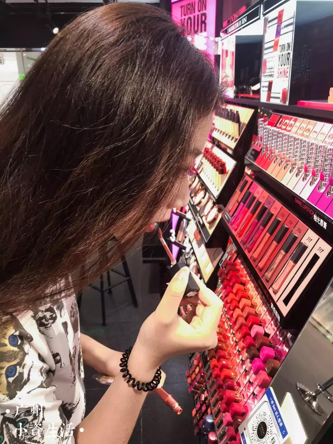 广州化妆品网红店,广州有一个全是黑色两层的网红店